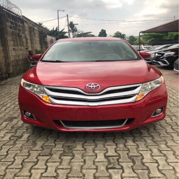 full view of toyota venza 2013