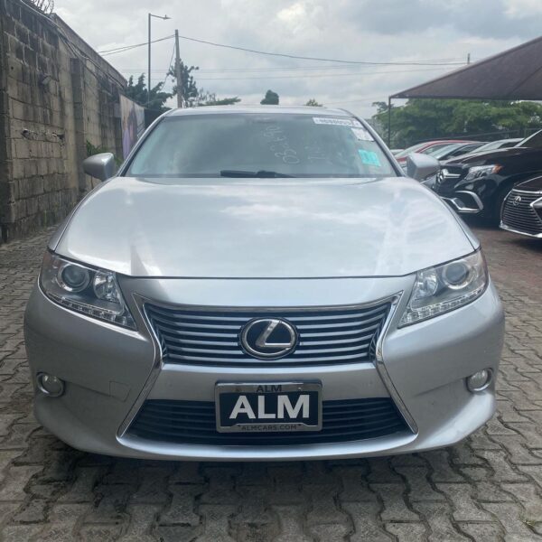 front view of 2013 lexus es350