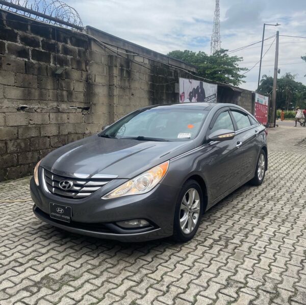 Hyundai Sonata right side front view