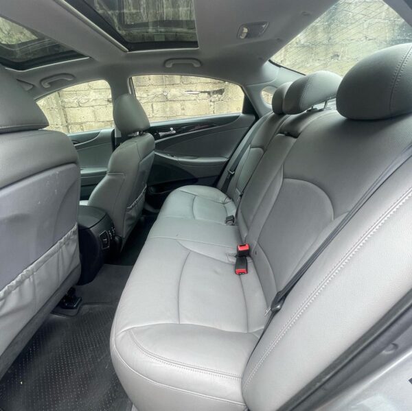 Hyundai Sonata interior back view