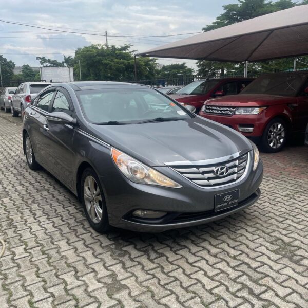 Hyundai Sonata left side front view