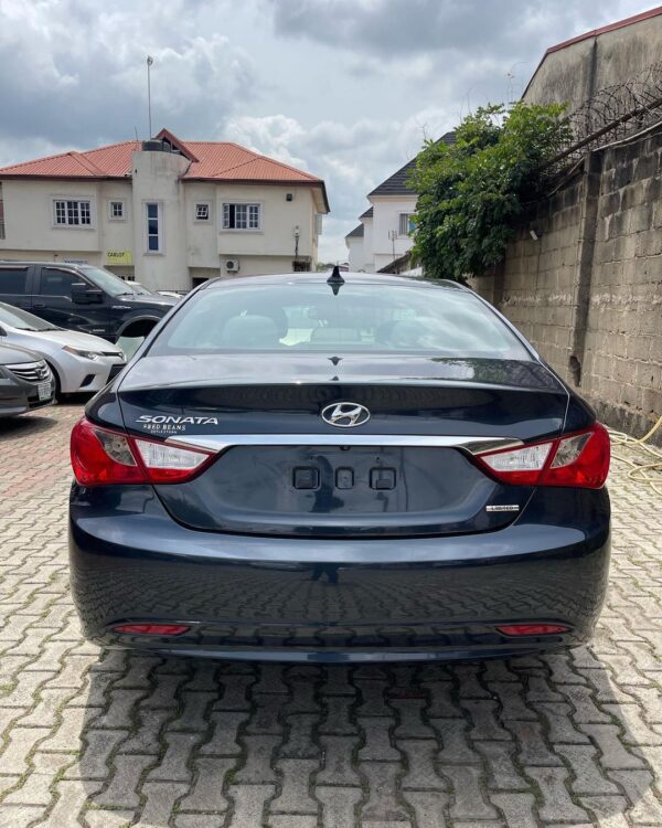 Hyundai Sonata back view