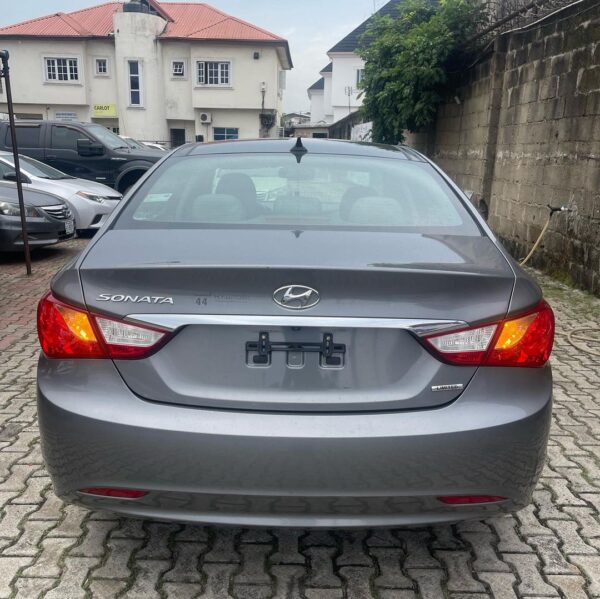 Hyundai Sonata back view