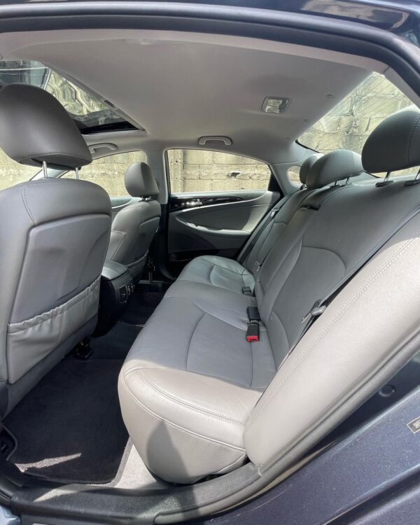 Hyundai Sonata interior back view