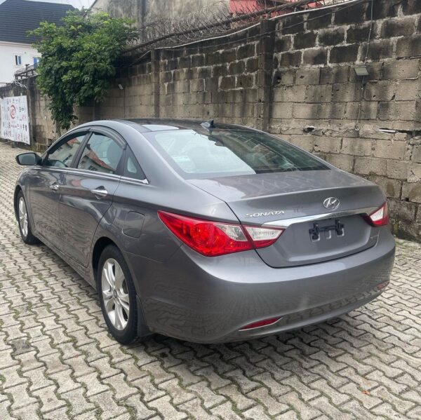 Hyundai Sonata leftside back view