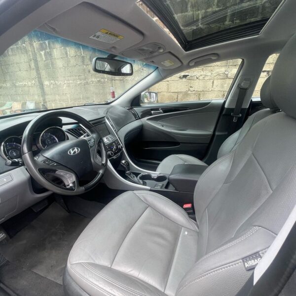 Hyundai Sonata interior front view