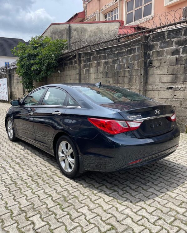 Hyundai Sonata right side back view