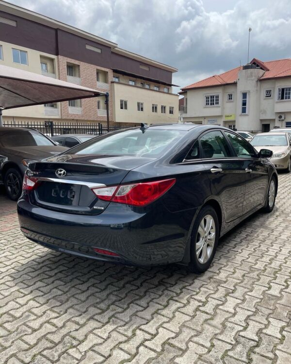 Hyundai Sonata leftside back view